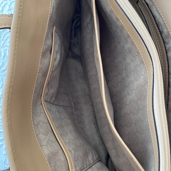 Michael Kors Jet Set Medium Multifunction tote - Picture 11 of 13